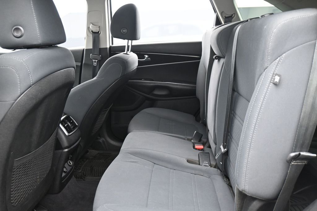 Used 2019 Kia Sorento FWD V6 image 12