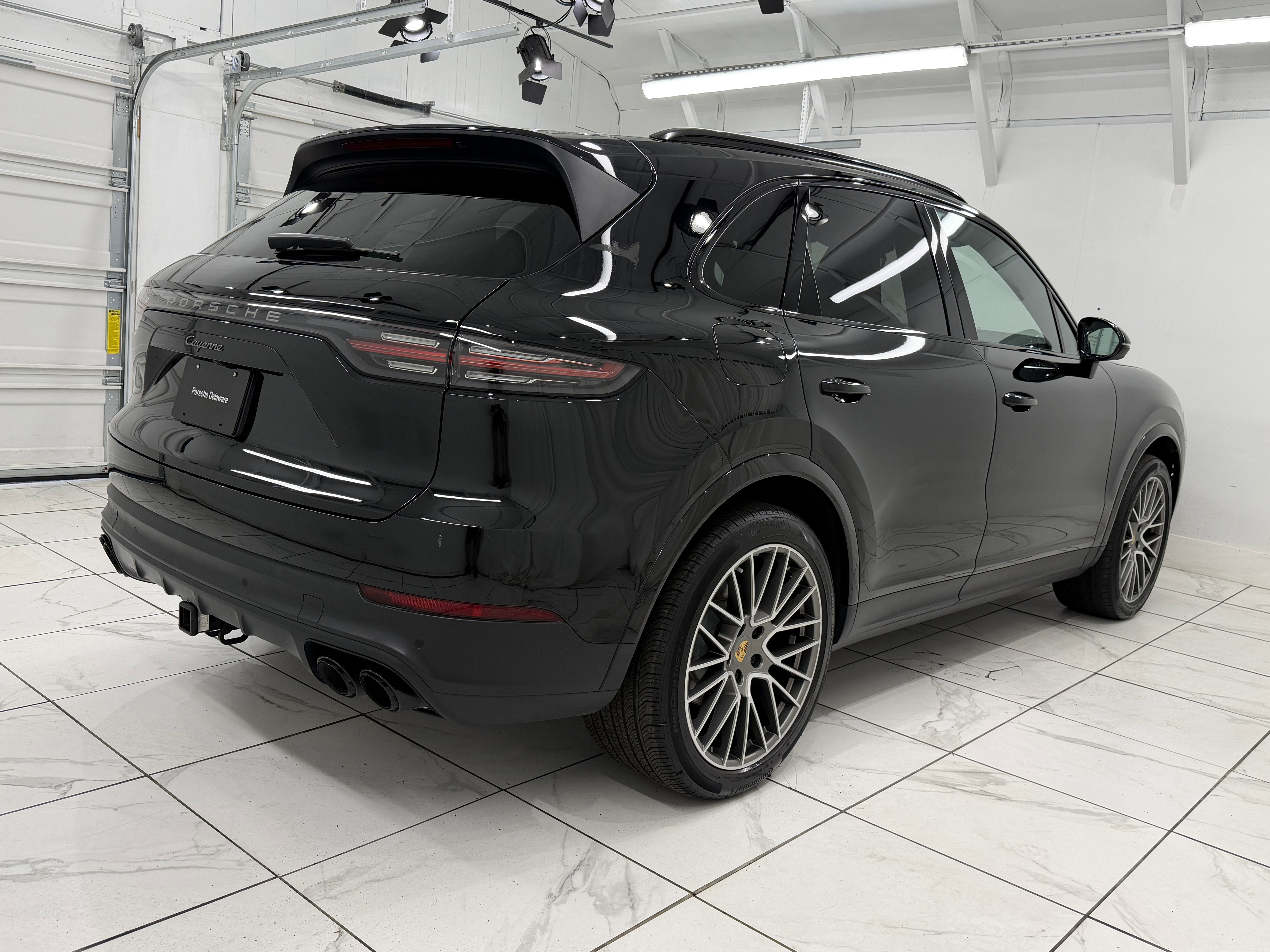 Certified 2023 Porsche Cayenne Platinum Edition image 12