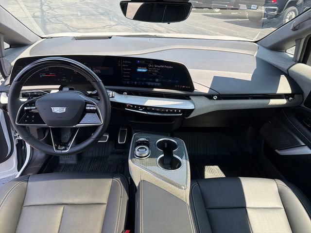 Certified 2025 Cadillac Optiq Luxury 2 w/ LPO, Floor Liner Package AWD/4WD image 14