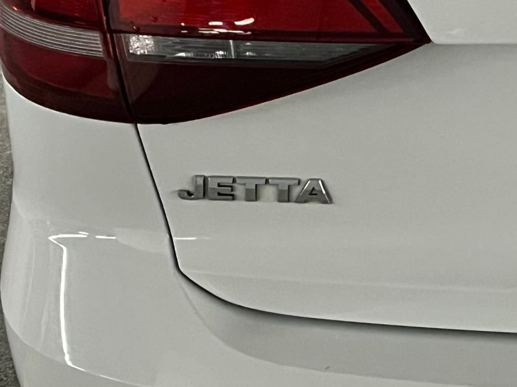 Used 2017 Volkswagen Jetta Sport image 32