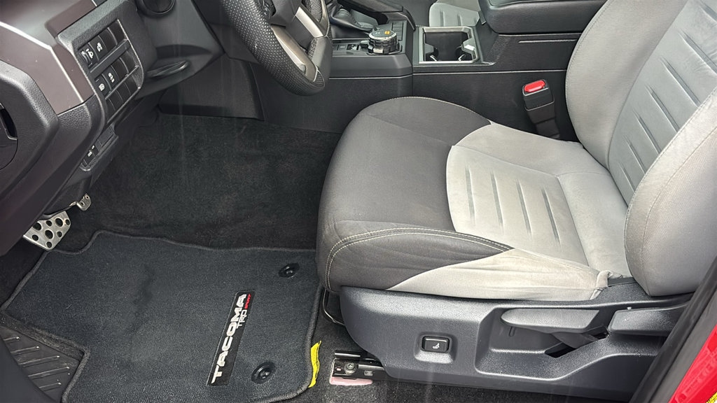 Used 2025 Toyota Tacoma TRD Sport AWD/4WD image 26