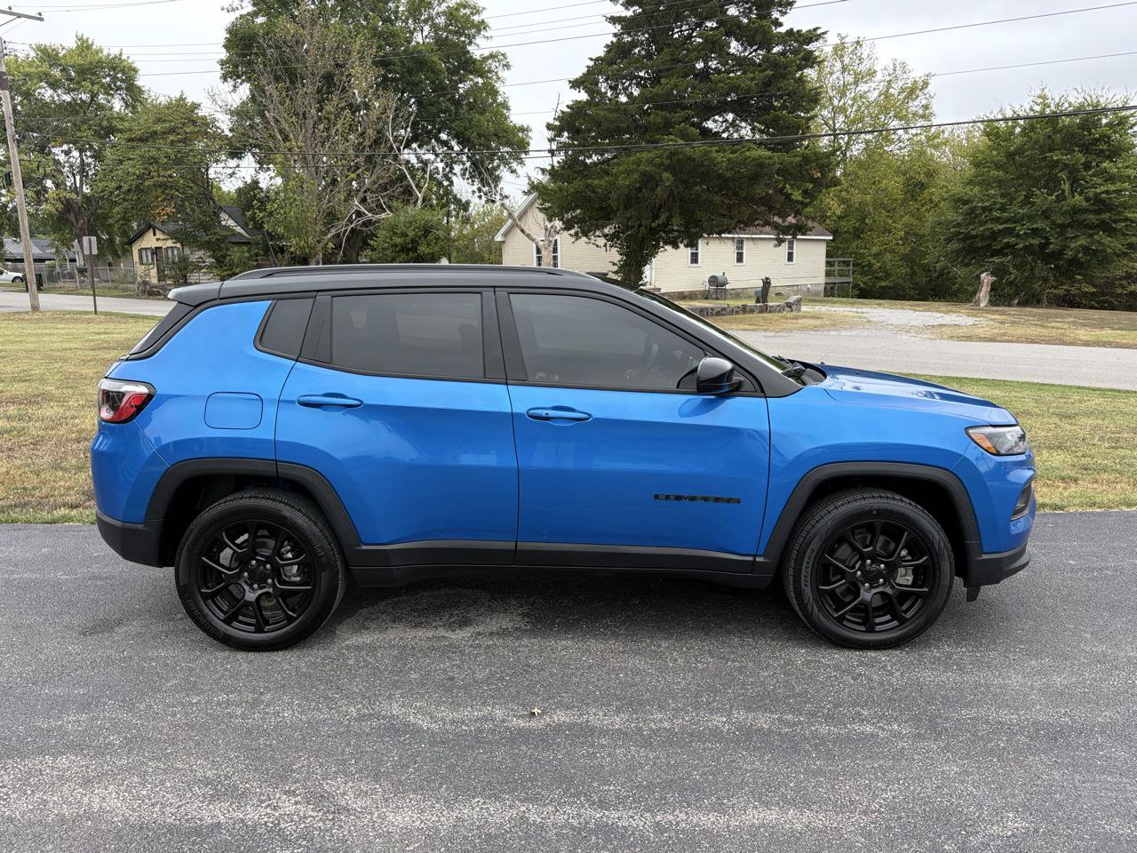 Used 2023 Jeep Compass Latitude w/ Convenience Group AWD/4WD image 4