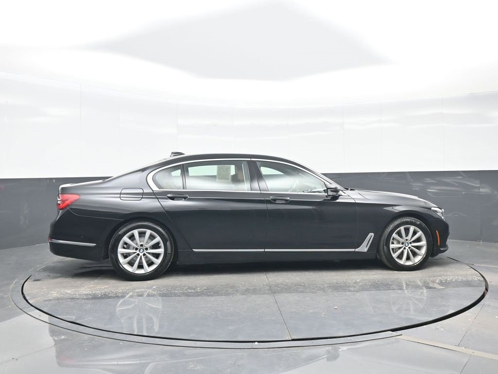 Used 2017 BMW 750i xDrive image 7
