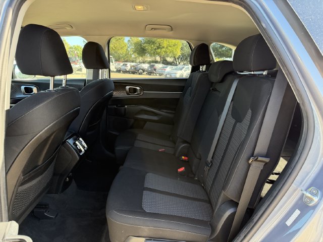 Used 2023 Kia Sorento LX FWD image 23