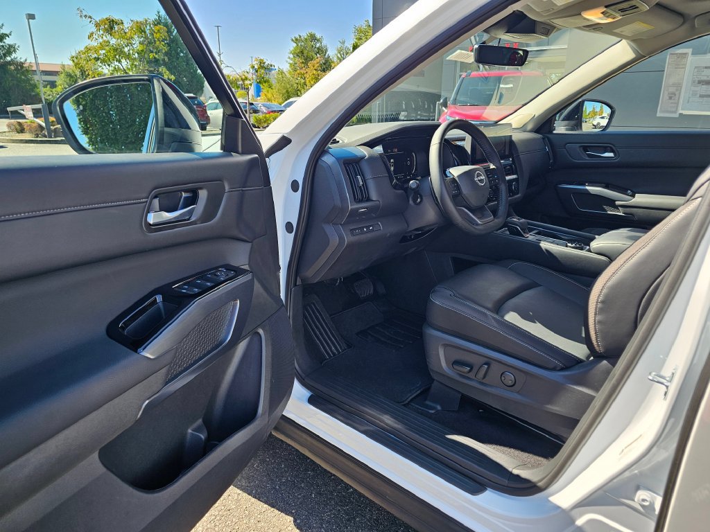 New 2026 Nissan Pathfinder SL w/ SL Premium Package AWD/4WD image 16