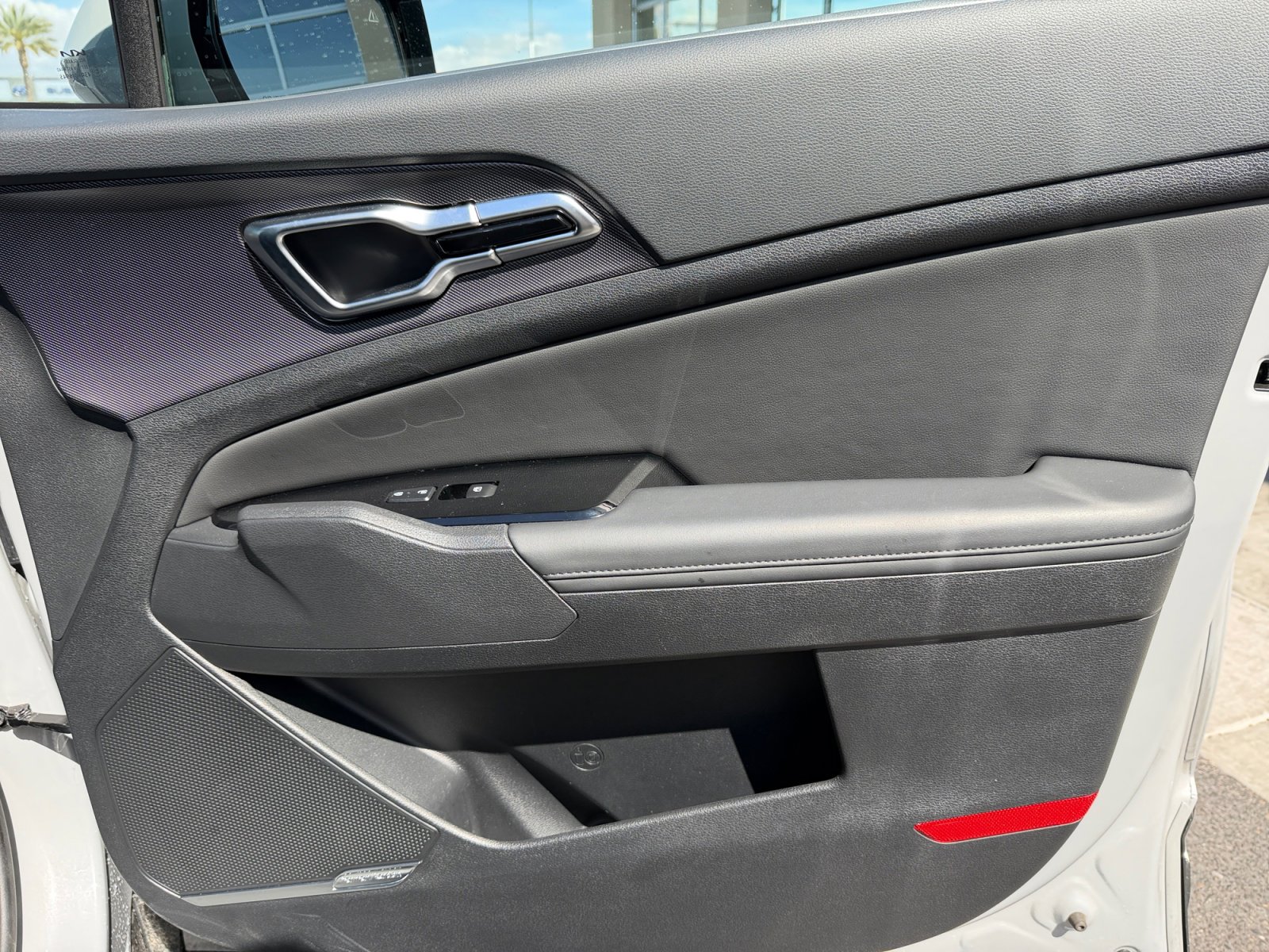 Used 2025 Kia Sportage SX image 16