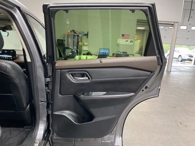 Certified 2023 Nissan Rogue Platinum w/ Platinum Premium Package AWD/4WD image 26