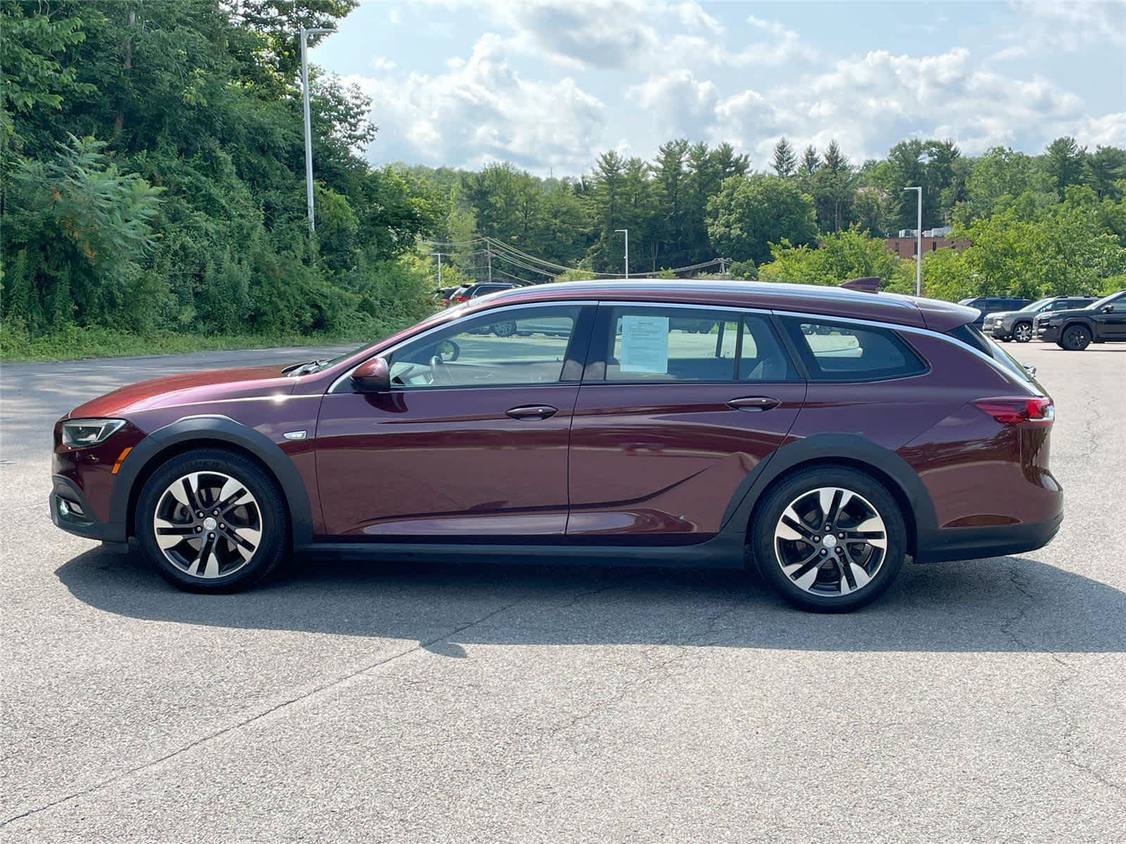 Used 2018 Buick Regal Preferred w/ Sights and Sounds Package AWD/4WD image 2