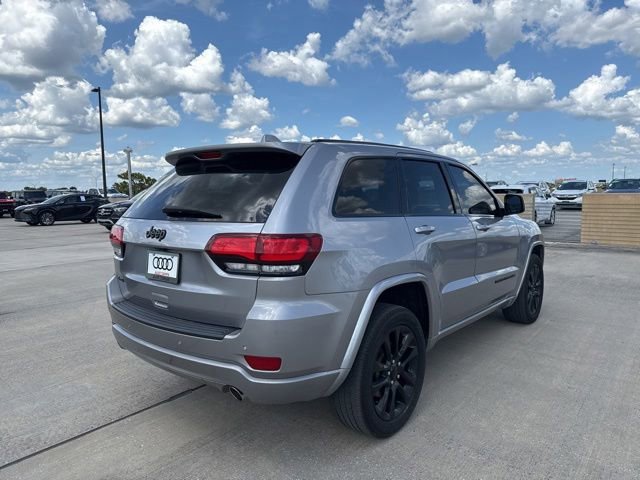 Used 2021 Jeep Grand Cherokee Laredo X AWD/4WD image 3