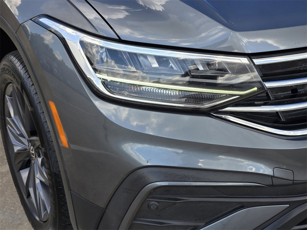 Used 2023 Volkswagen Tiguan SE w/ Panoramic Sunroof Package image 10