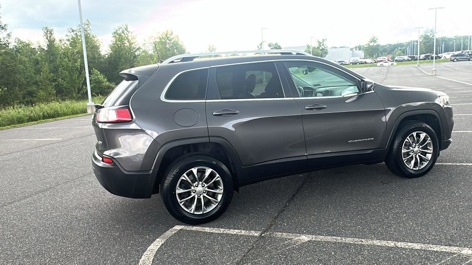 Used 2019 Jeep Cherokee Latitude Plus w/ Comfort/Convenience Group image 5