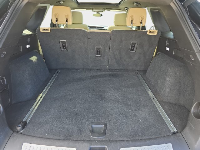 Used 2017 Cadillac XT5 Luxury w/ Driver Awareness Package FWD image 14