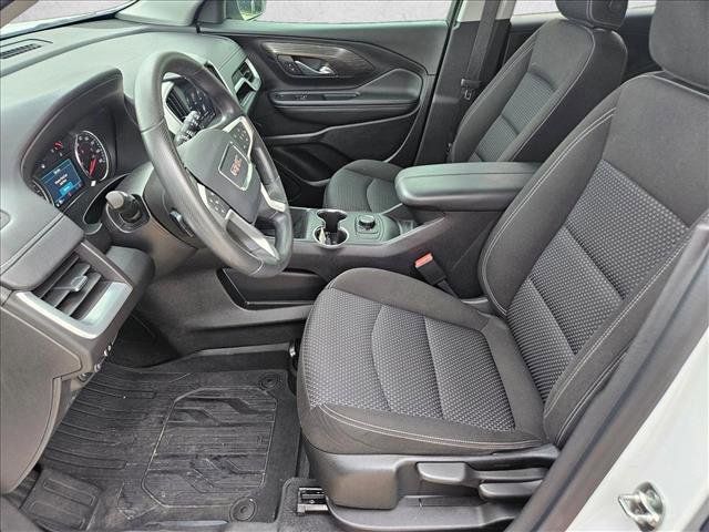 Used 2024 GMC Terrain SLE w/ Elevation Edition image 17