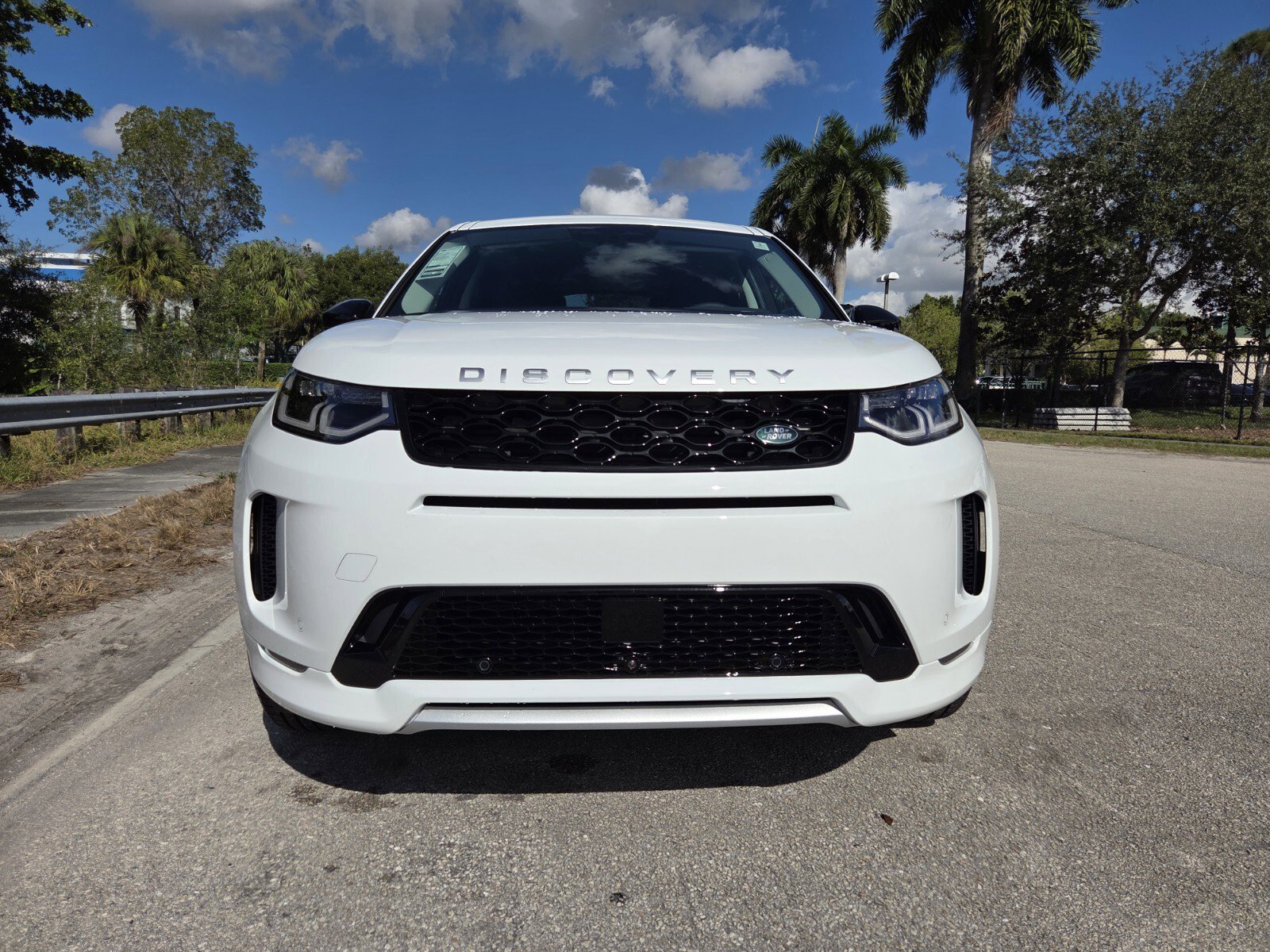 New 2025 Land Rover Discovery Sport S image 8