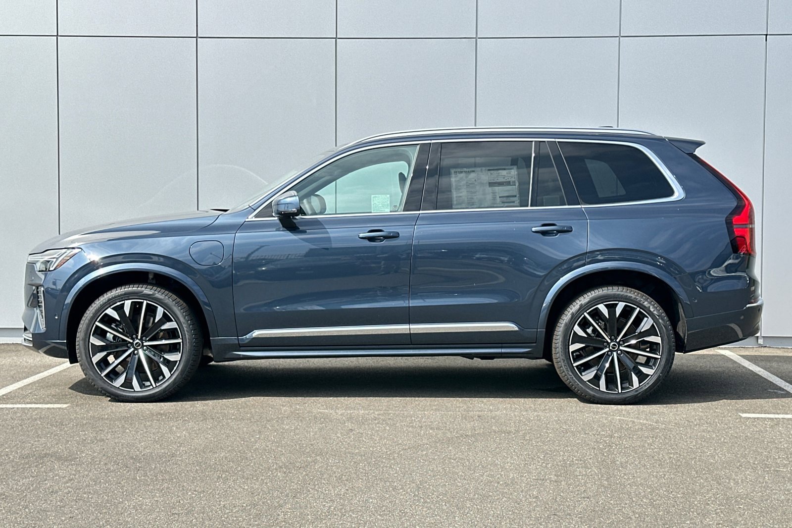 New 2026 Volvo XC90 T8 Ultra image 2
