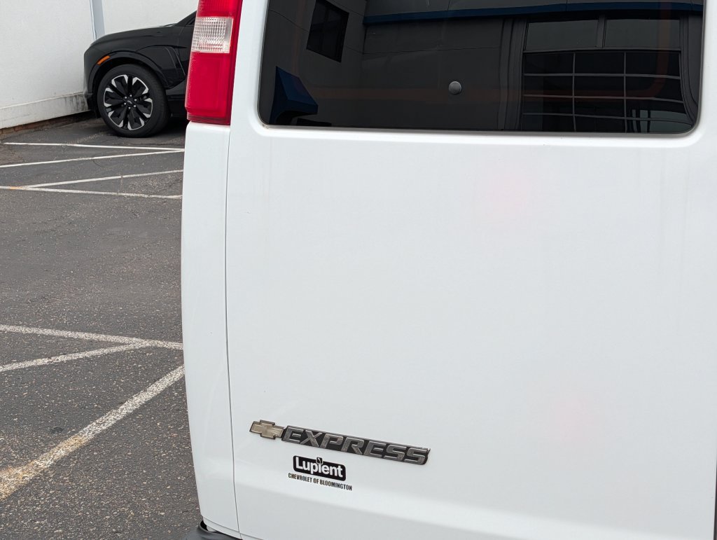 Used 2020 Chevrolet Express 3500 LT w/ LT Preferred Equipment Group RWD image 6