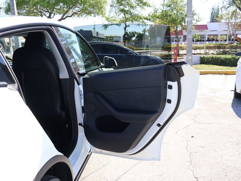 Used 2025 Tesla Model Y Long Range image 26