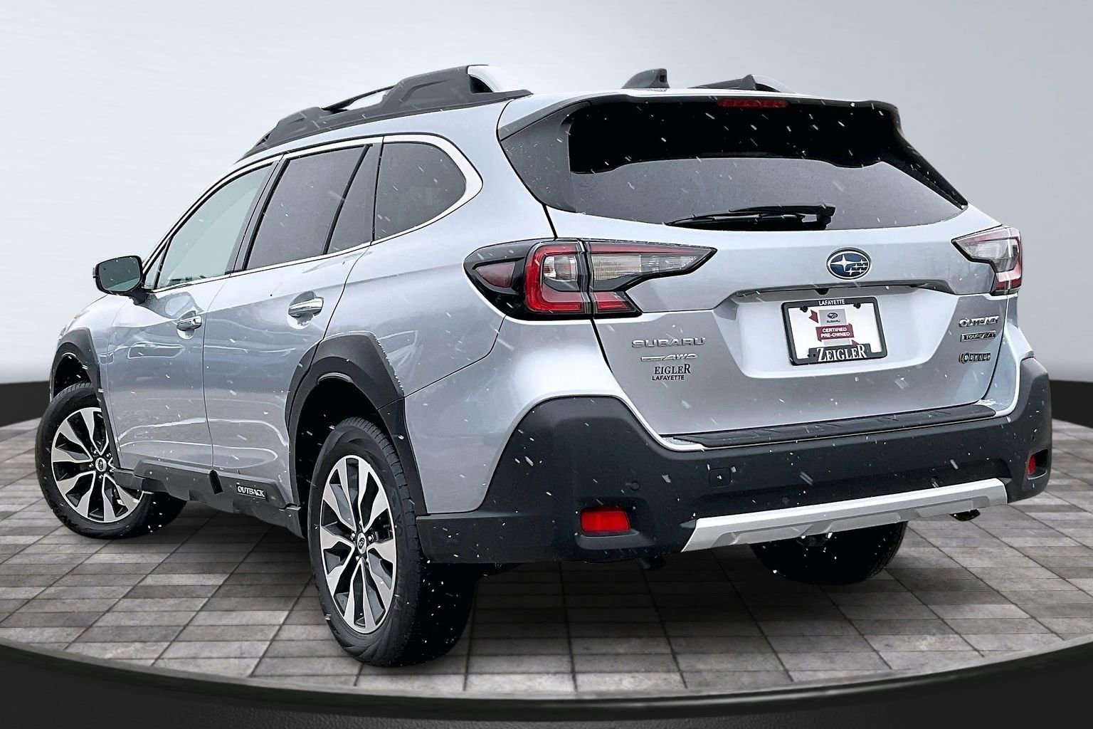 Used 2025 Subaru Outback Touring XT image 11