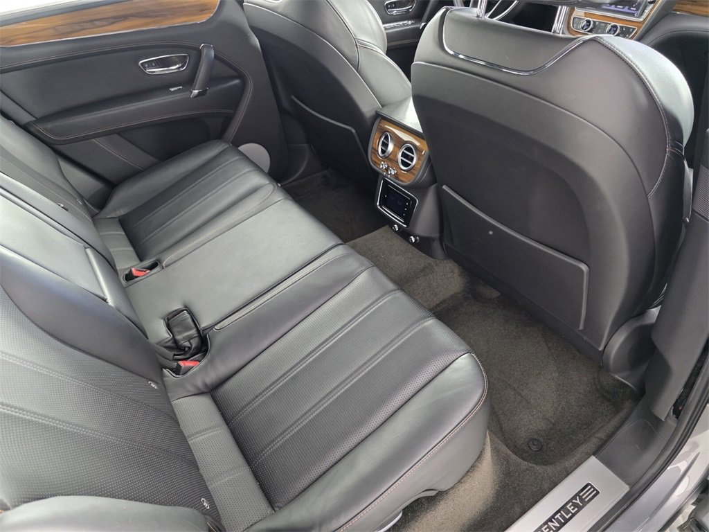 Used 2018 Bentley Bentayga image 29