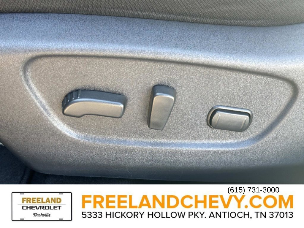 Used 2017 Nissan Rogue SV FWD image 26