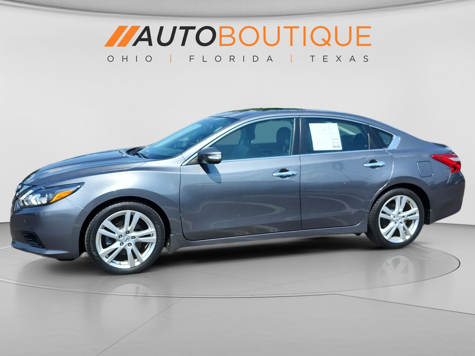 Used 2017 Nissan Altima 3.5 SL w/ 3.5 Technology Package FWD image 2