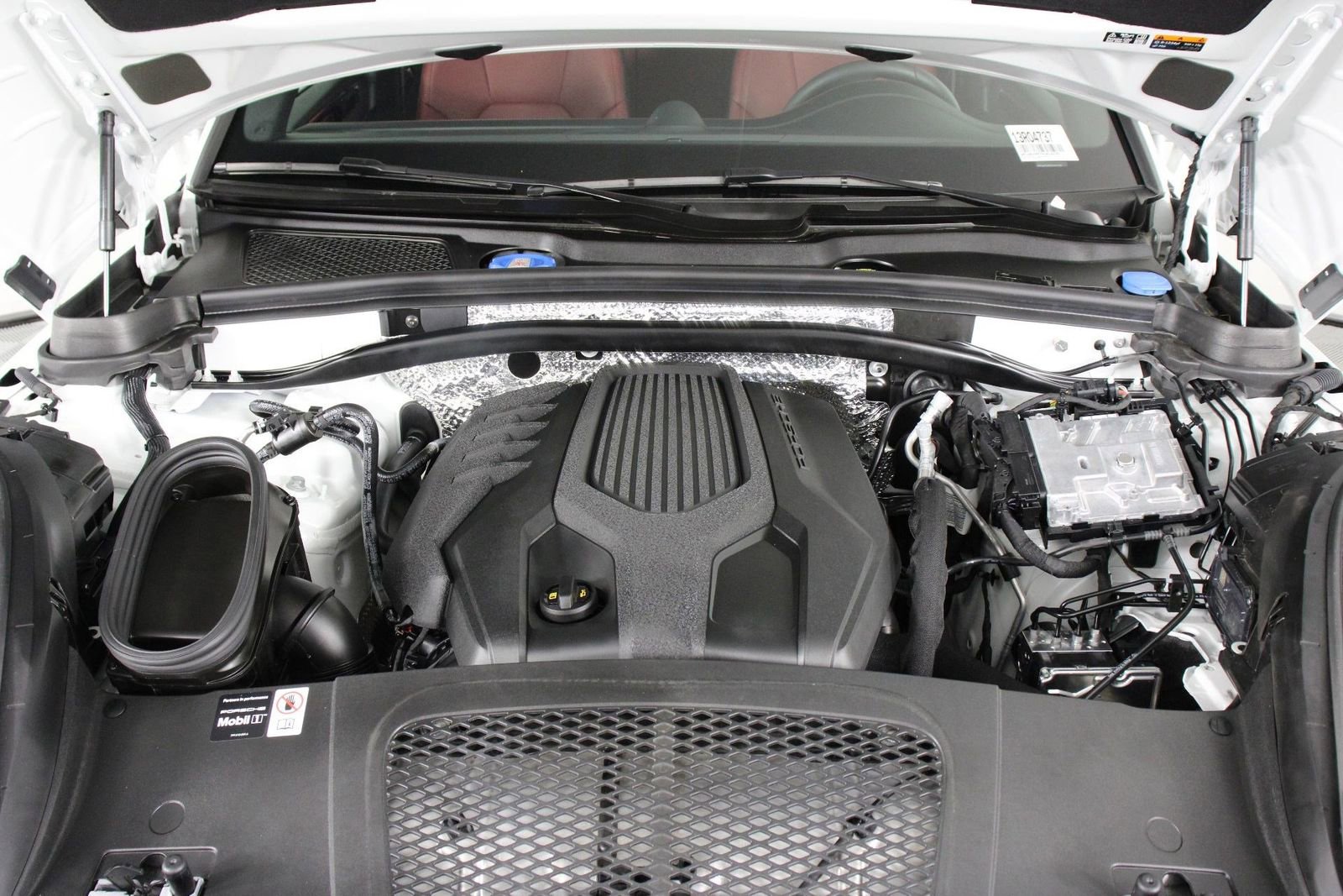 Certified 2025 Porsche Macan image 26