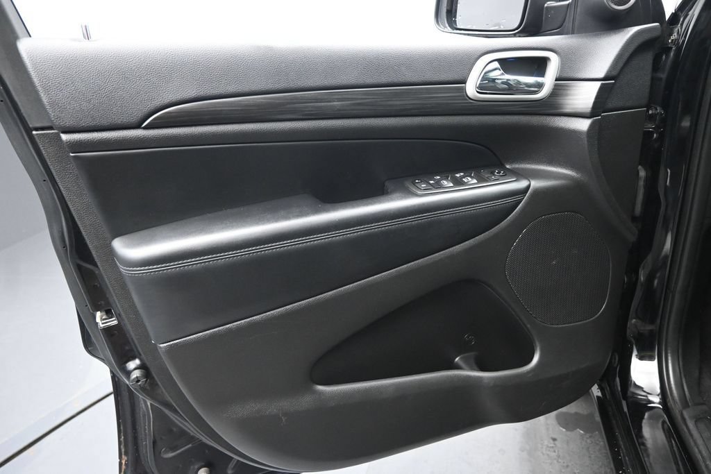 Used 2021 Jeep Grand Cherokee Laredo X AWD/4WD image 25