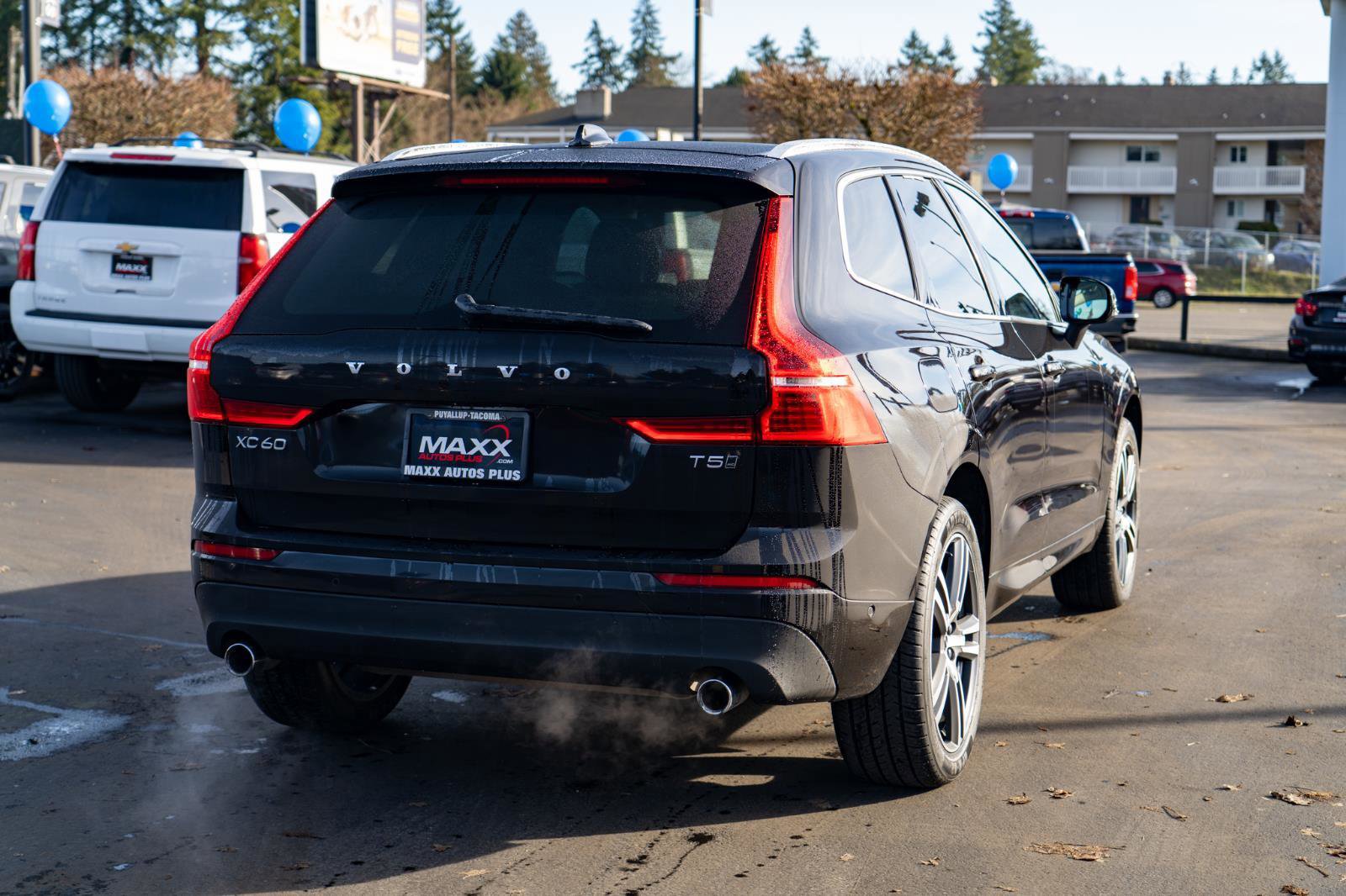 Used 2018 Volvo XC60 T5 Momentum w/ Convenience Package AWD/4WD image 9
