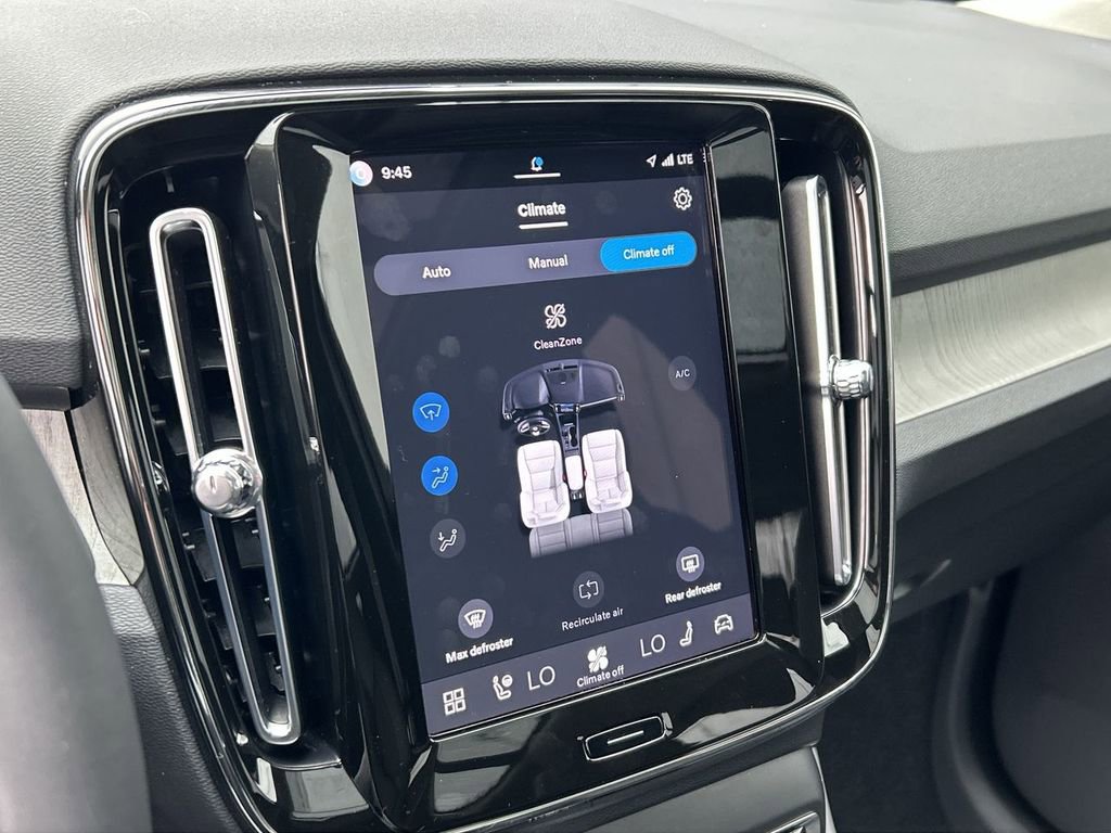 Certified 2023 Volvo XC40 B5 Plus w/ Climate Package image 21