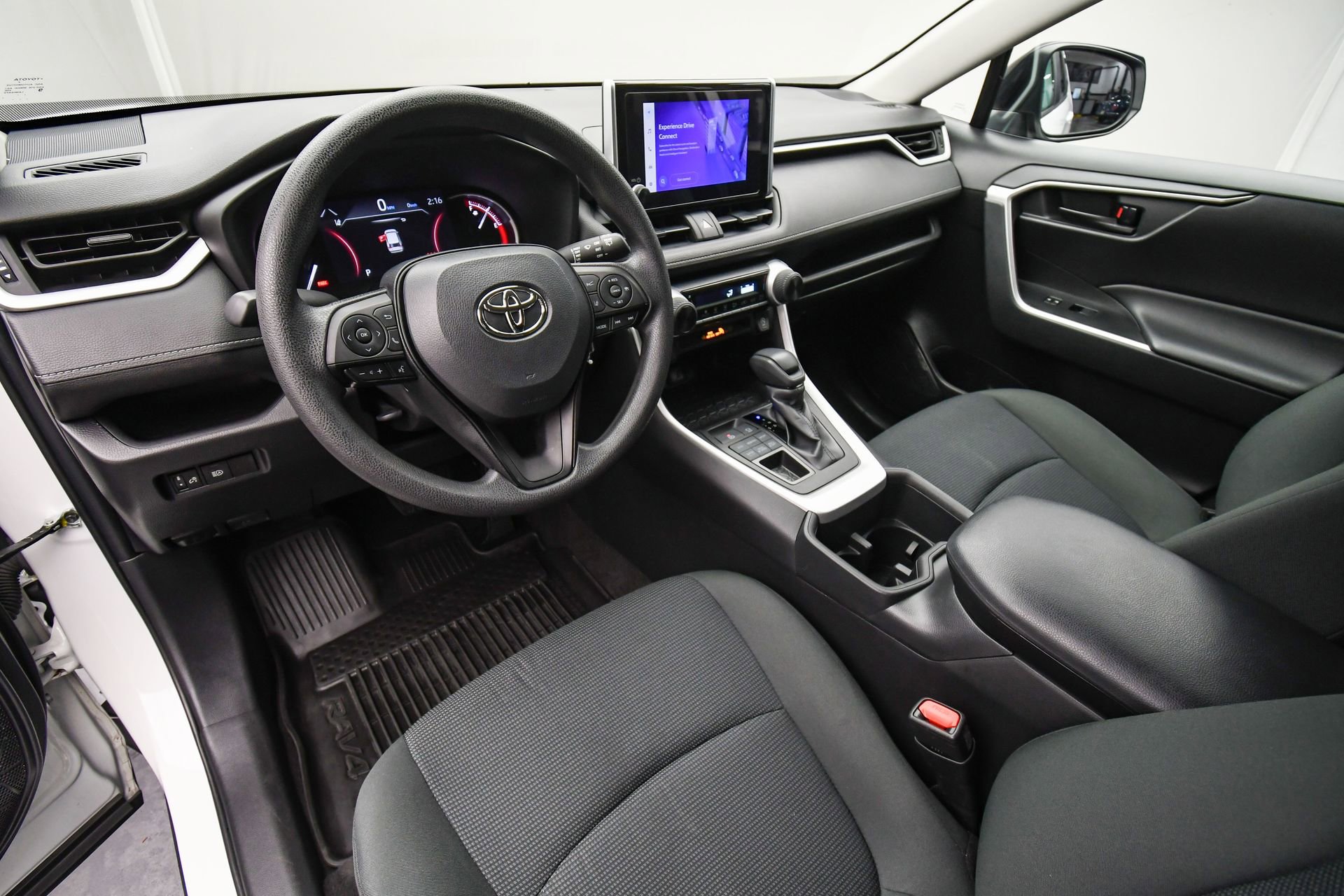 Used 2023 Toyota RAV4 LE AWD/4WD image 11