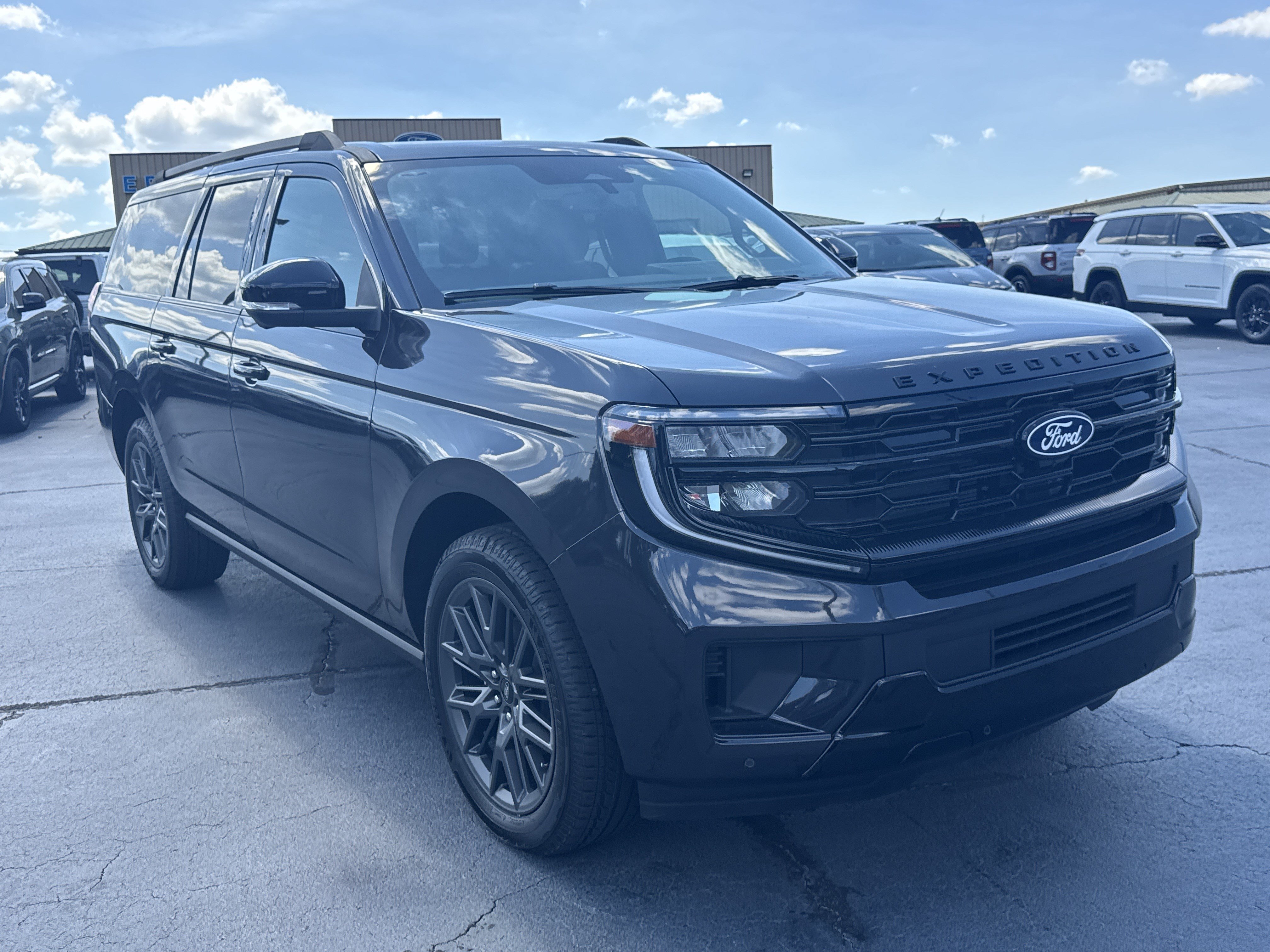 New 2027 Ford Expedition Max Platinum w/ Stealth Appearance Package AWD/4WD image 4
