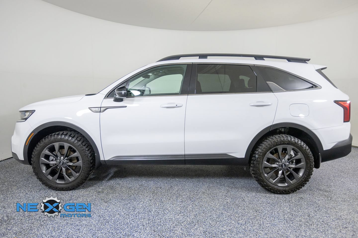 Used 2021 Kia Sorento EX w/ EX AWD X-Line Package image 4