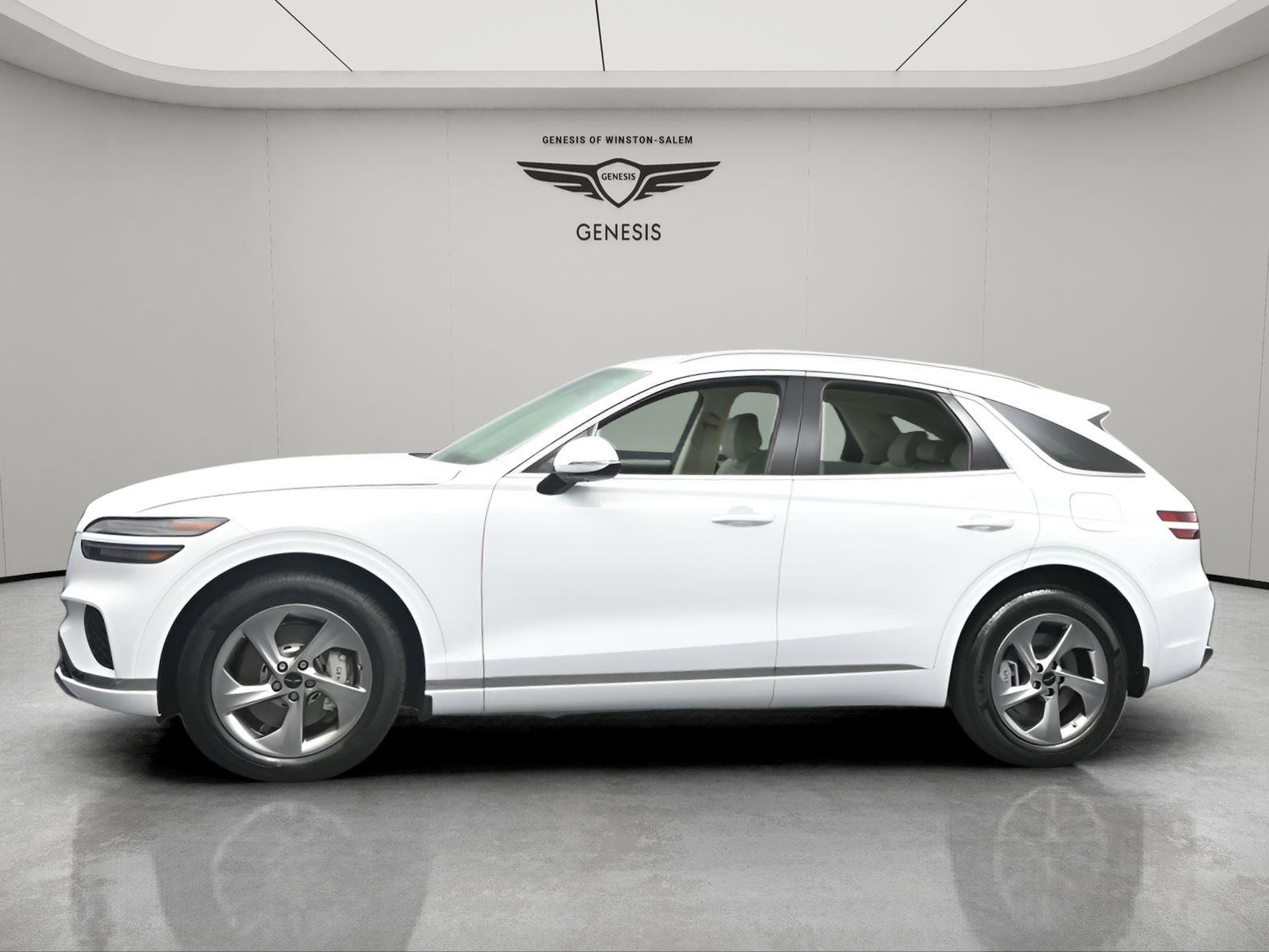 Used 2026 Genesis GV70 2.5T Select image 2