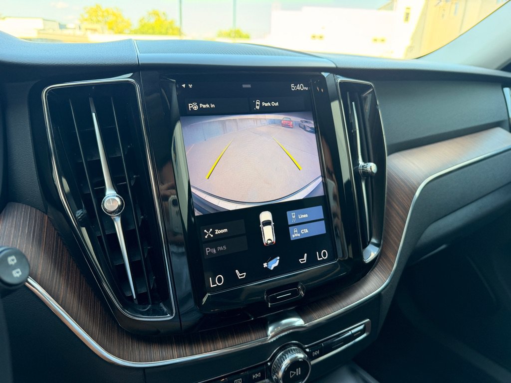 Used 2019 Volvo XC60 T5 Momentum w/ Premium Package FWD image 12