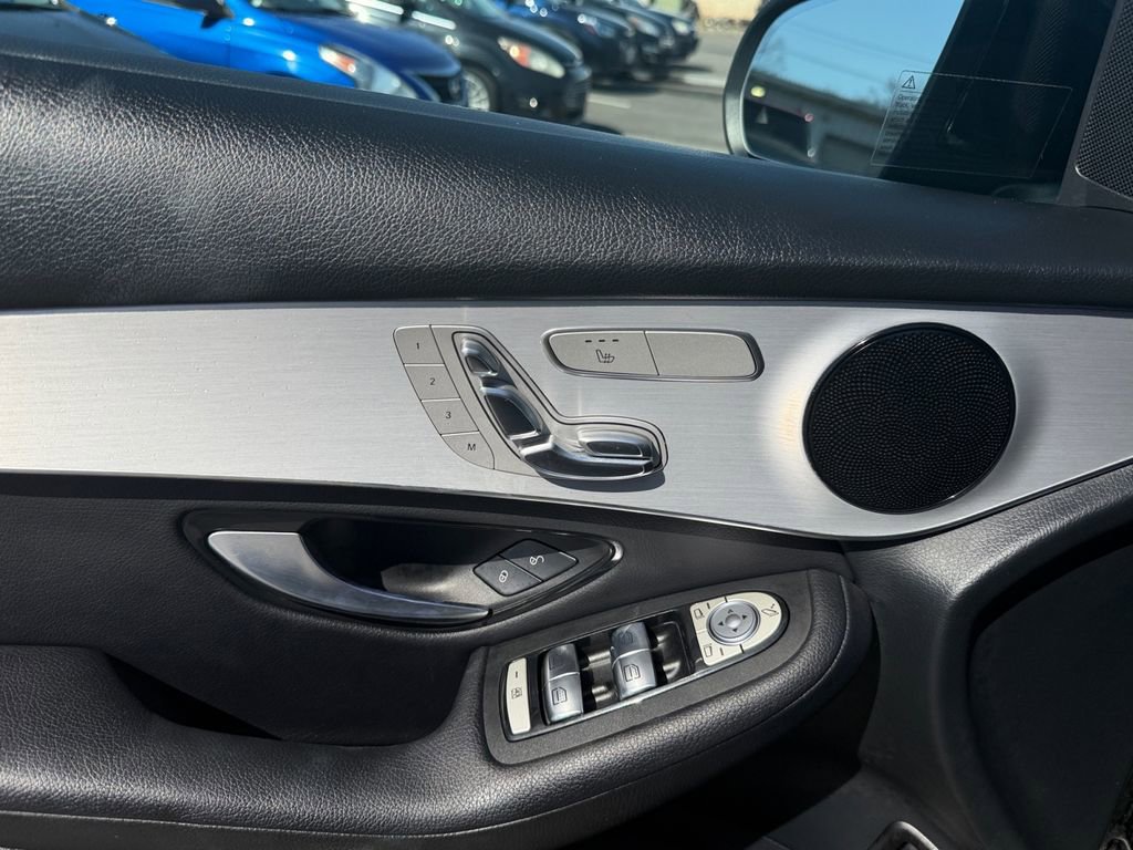 Used 2021 Mercedes-Benz GLC 300 4MATIC w/ Premium Package image 22