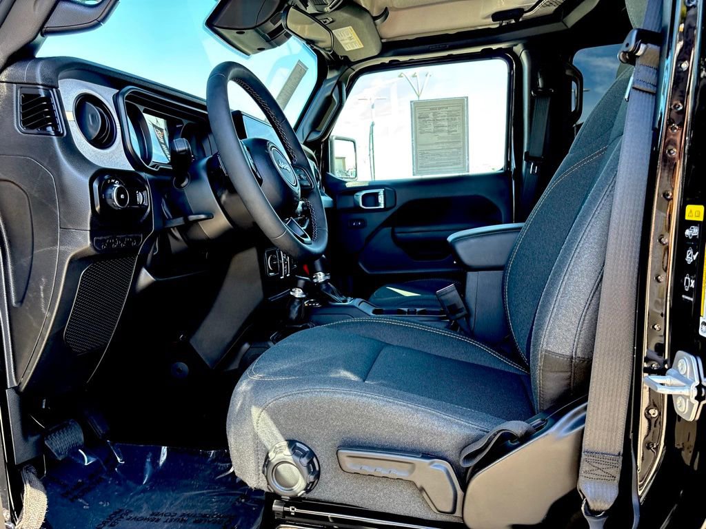 Used 2025 Jeep Wrangler Sport S image 12