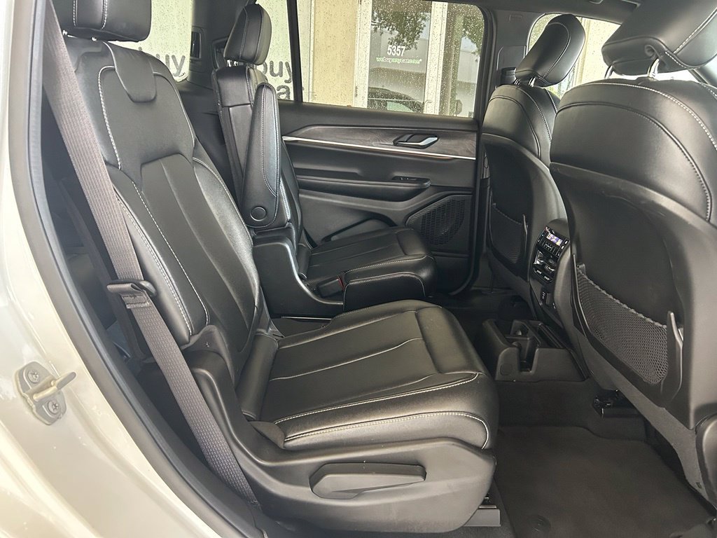 Used 2024 Jeep Grand Cherokee L Limited w/ Black Appearance Package RWD image 27