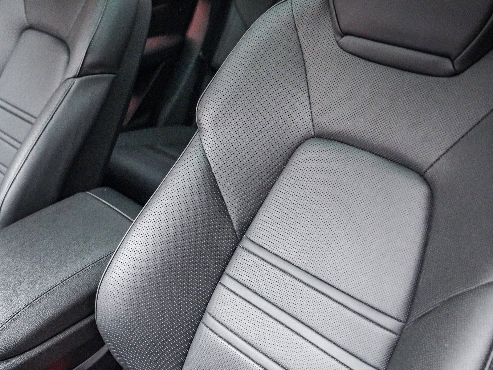 Used 2025 Porsche Cayenne S image 28