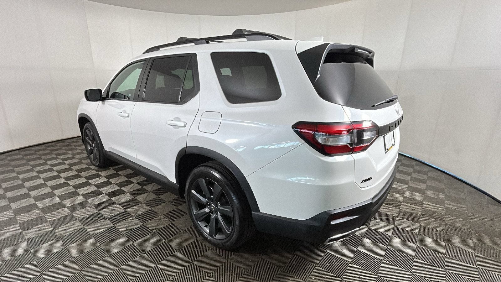 Used 2025 Honda Pilot Sport image 4