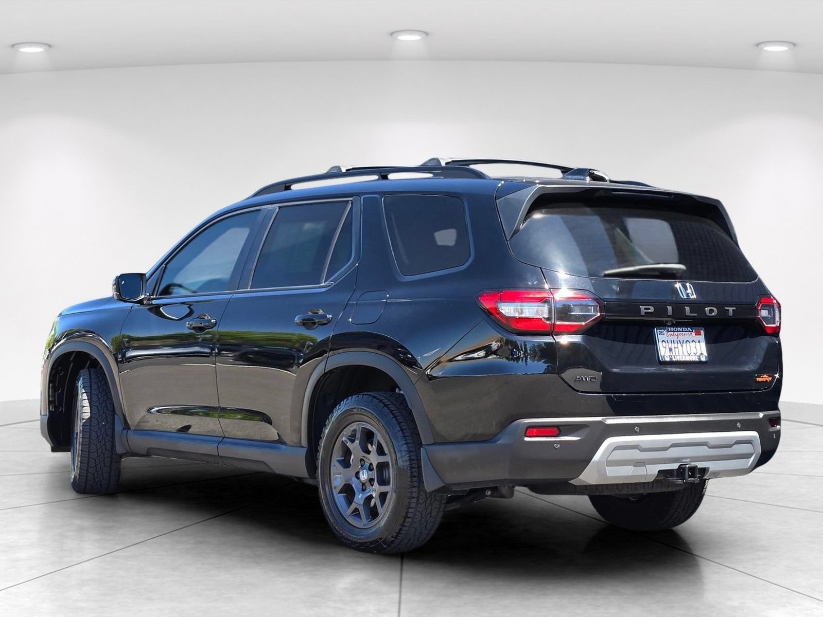 Used 2025 Honda Pilot TrailSport image 5