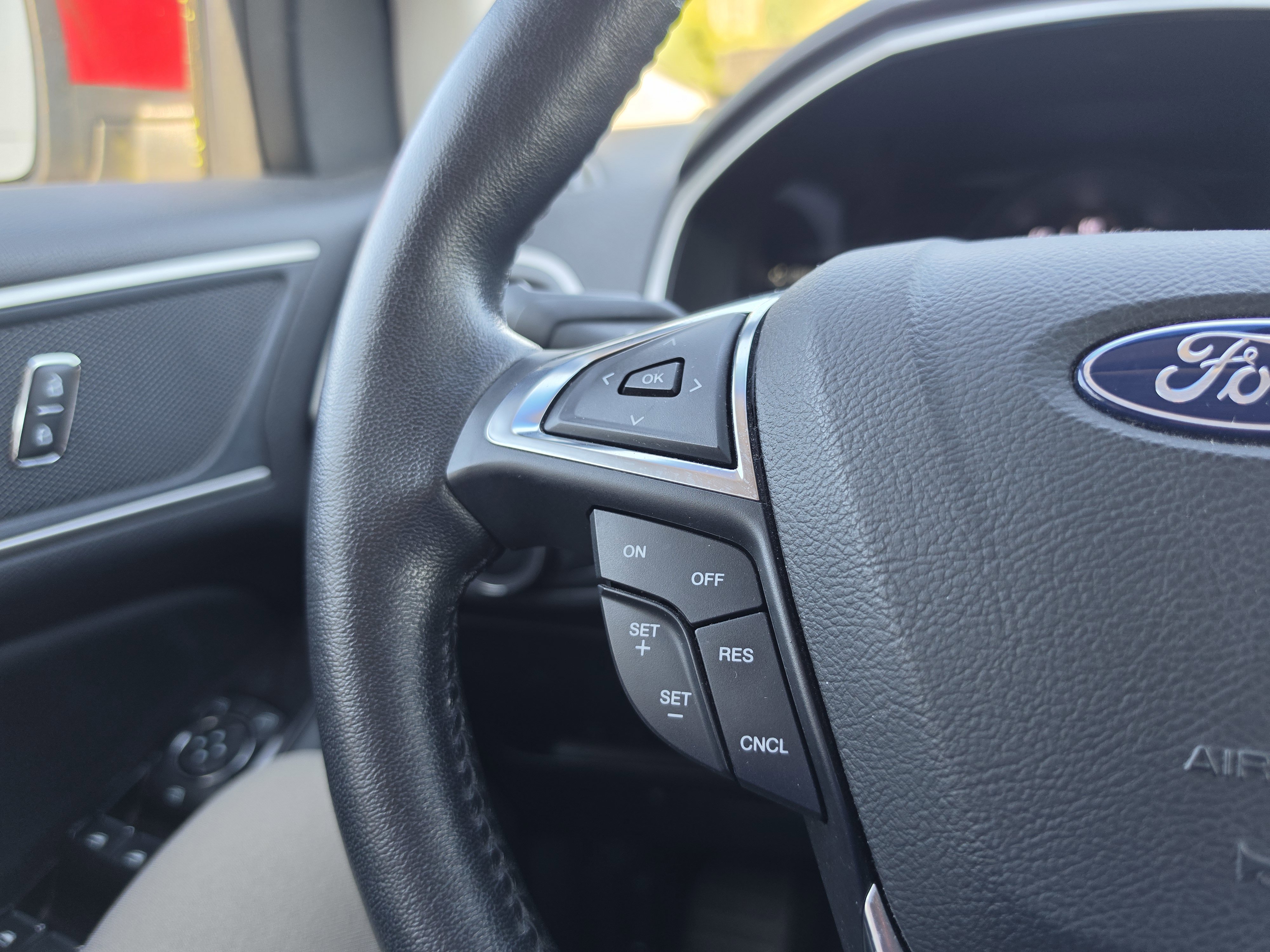 Used 2018 Ford Edge SEL w/ Equipment Group 201A AWD/4WD image 18