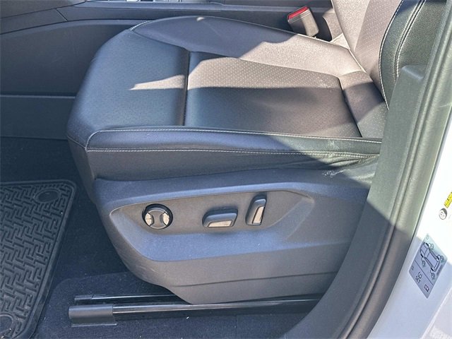 Used 2020 Volkswagen Atlas Cross Sport SE w/ Panoramic Sunroof Package image 19