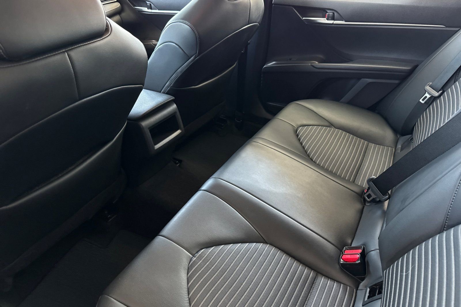 Used 2024 Toyota Camry SE FWD image 14