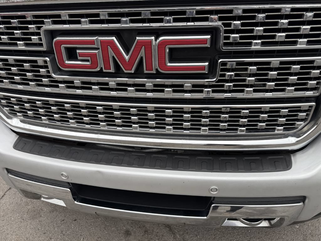 Used 2019 GMC Sierra 2500 Denali w/ Duramax Plus Package AWD/4WD image 17