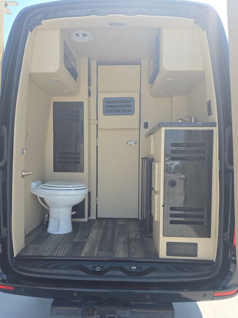 Used 2020 Mercedes-Benz Sprinter 3500 image 24