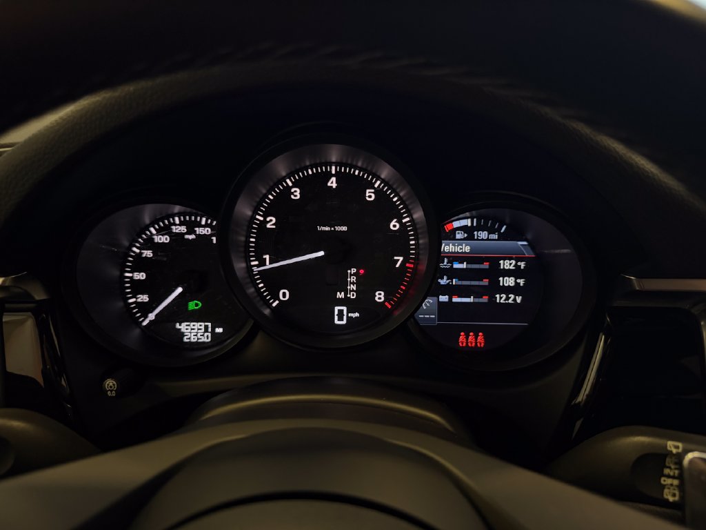 Certified 2023 Porsche Macan AWD/4WD image 21