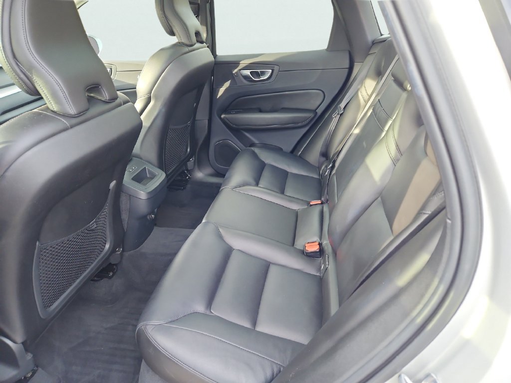 Used 2019 Volvo XC60 T5 Momentum w/ Premium Package AWD/4WD image 33