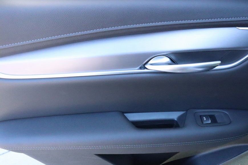 New 2026 Cadillac XT5 Luxury w/ LPO, ONYX Package image 18