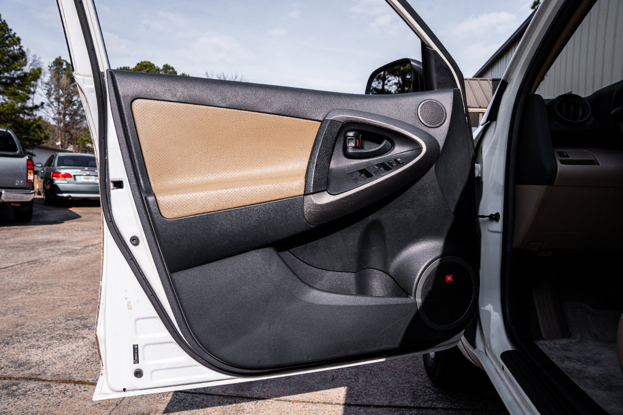 Used 2011 Toyota RAV4 Limited image 7