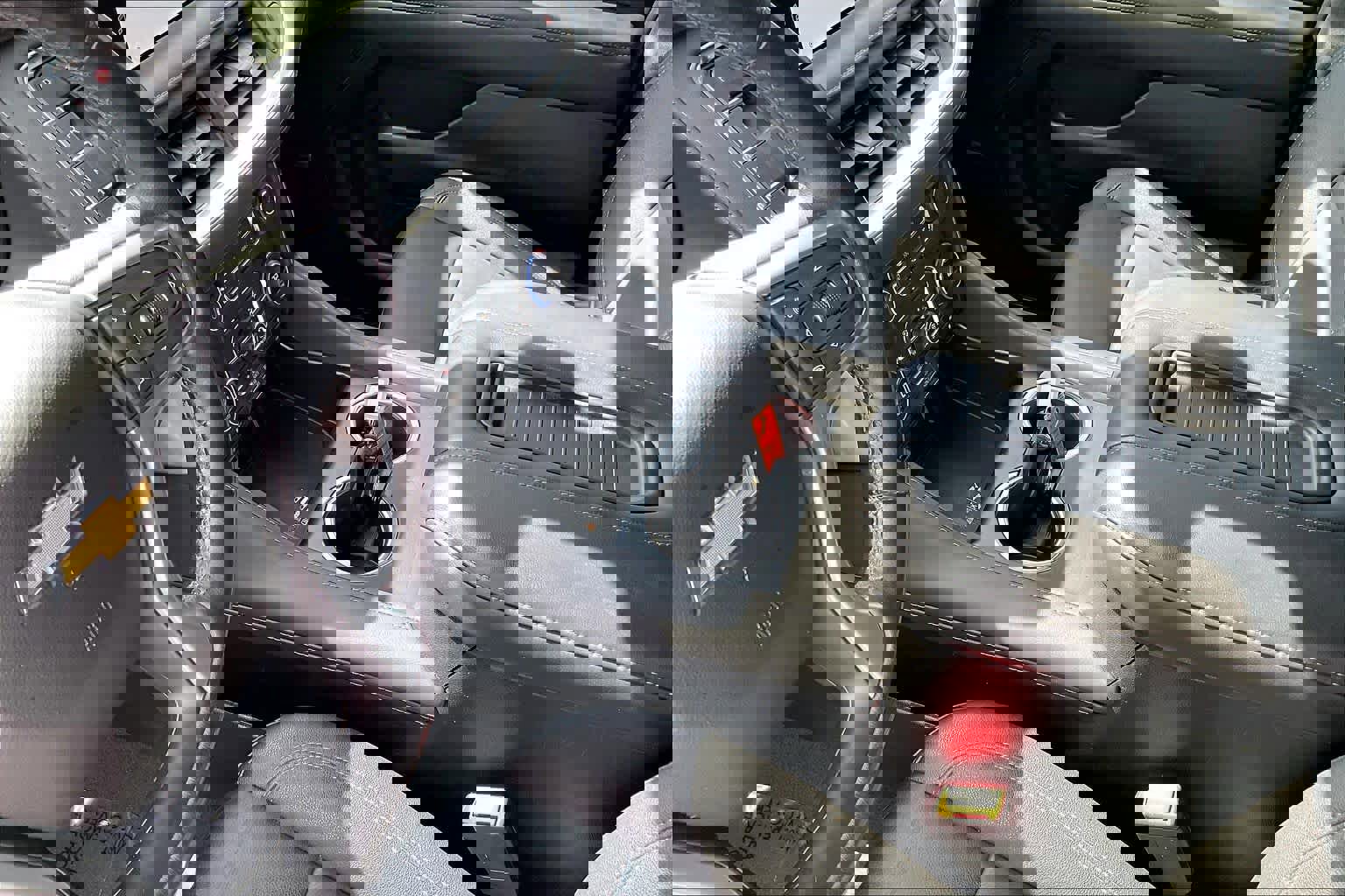 Used 2022 Chevrolet Suburban LT w/ Luxury Package image 17